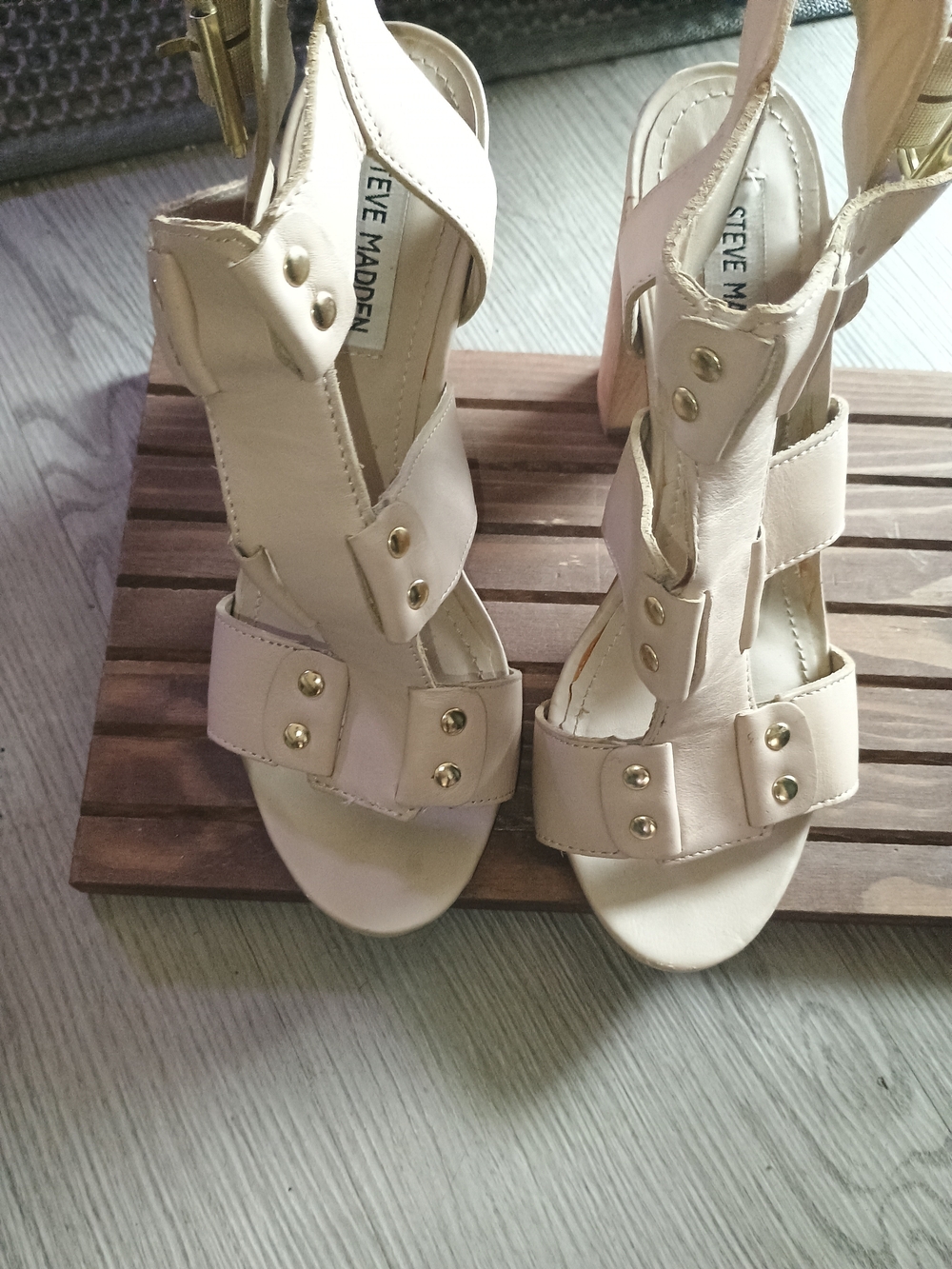 Steve Madden Neville Women’s 7.5 Nude Leather Strappy Block Heel Sandals Gold